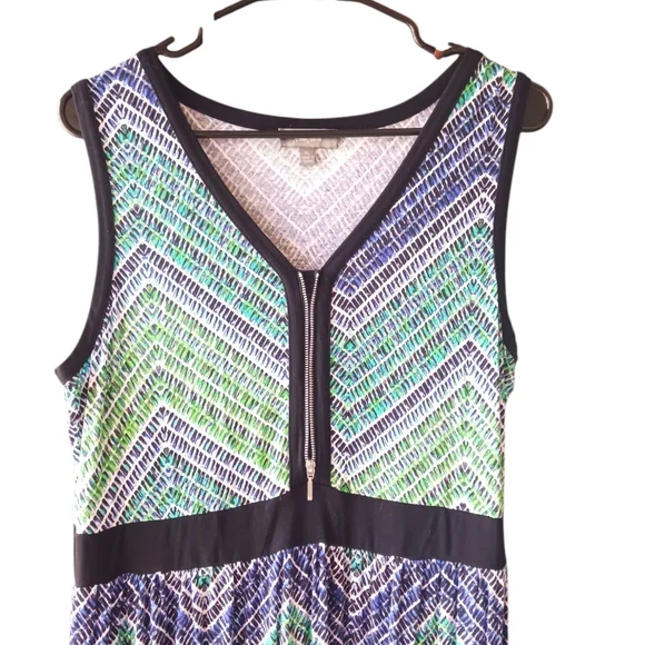 Neiman Marcus Green and Blue Patterned Topelegant, fresh and soft for your skin - Picture 5 of 6